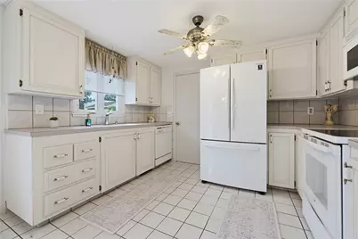 31 Benjamin Avenue, Cranston, RI 02920 - Photo 9