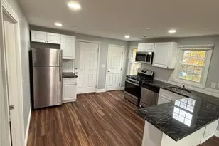 10 Saratoga Ave, Pawtucket, RI 02861 - Photo 5