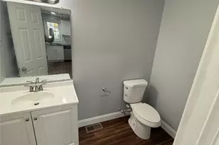 10 Saratoga Ave, Pawtucket, RI 02861 - Photo 9