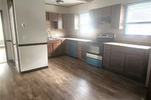 256 Japonica St, Pawtucket, RI 02860 - Photo 3