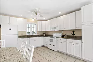 980 Matunuck Beach Rd, South Kingstown, RI 02879 - Photo 17