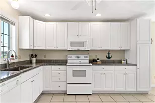 980 Matunuck Beach Rd, South Kingstown, RI 02879 - Photo 19