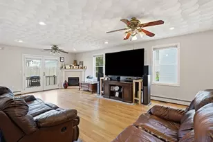 133 Sandringham Ave, Providence, RI 02908 - Photo 7