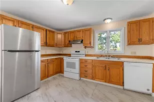 94 Ridgewood Rd, Middletown, RI 02842 - Photo 9