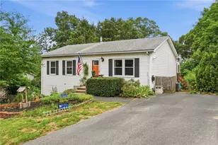 37 Crestwood Dr, West Warwick, RI 02893 - Photo 3