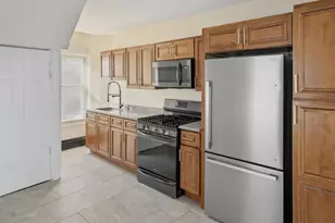 22 Gladstone St, Providence, RI 02905 - Photo 3