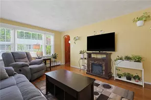 25 Hunter Dr, Cumberland, RI 02864 - Photo 3