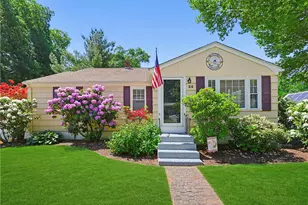 25 Hunter Dr, Cumberland, RI 02864 - Photo 1