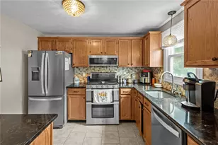 205 Woodhaven Ct, Cranston, RI 02920 - Photo 7