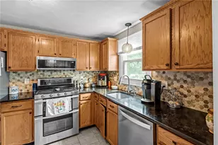 205 Woodhaven Ct, Cranston, RI 02920 - Photo 9