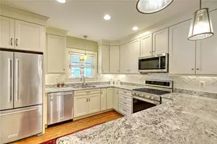 31 Clarendon Ave, Providence, RI 02906 - Photo 23
