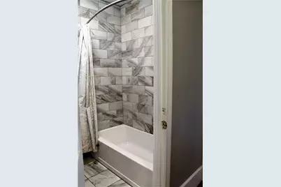 25 West Narragansett Avenue #B, Newport, RI 02840 - Photo 7