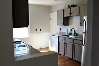 25 West Narragansett Avenue #B, Newport, RI 02840 - Photo 5