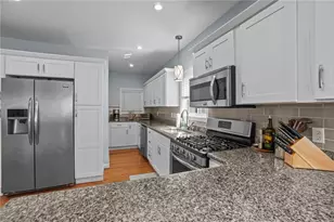 22 Taft Ave, Providence, RI 02906 - Photo 11