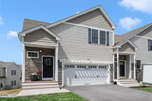 601 Hunting Hill Dr, Cumberland, RI 02864 - Photo 1