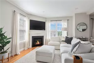 601 Hunting Hill Dr, Cumberland, RI 02864 - Photo 3
