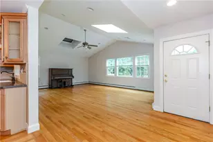 11 Maplecrest Dr, Smithfield, RI 02828 - Photo 9