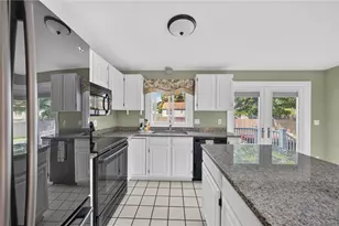 21 Sefton Dr, Bristol, RI 02809 - Photo 11