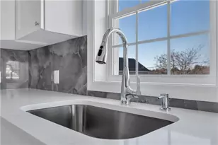 10 Anthony Ave, Providence, RI 02907 - Photo 7