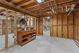 1958 Cranston St, Cranston, RI 02920 - Photo 25