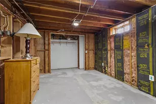 1958 Cranston St, Cranston, RI 02920 - Photo 23