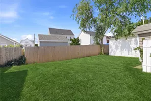 113 Warwick Rd, Pawtucket, RI 02861 - Photo 21
