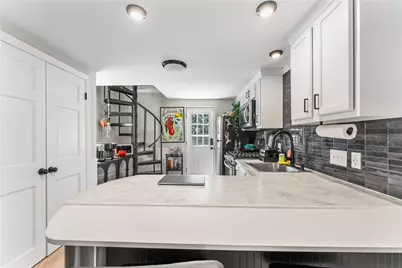 11 Saint Claire Avenue, Warwick, RI 02889 - Photo 9