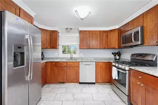4 Maloney Ln, Middletown, RI 02842 - Photo 5