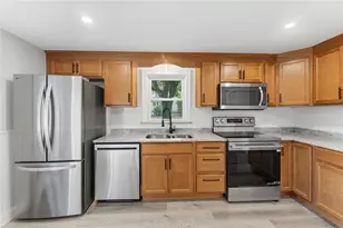 28 Plain St, East Providence, RI 02916 - Photo 9
