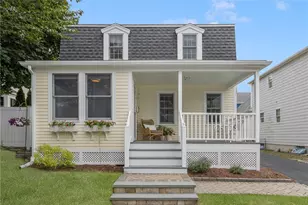 28 Wilbur Ave, Newport, RI 02840 - Photo 1