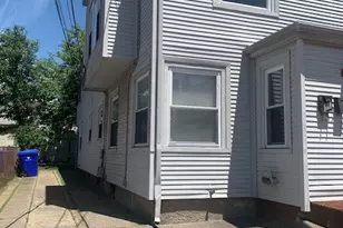 91 Sterling St, Pawtucket, RI 02860 - Photo 3