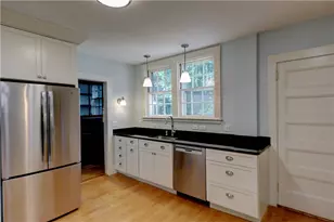 16 Elton St, Providence, RI 02906 - Photo 7