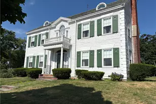 36 Underwood Dr, Pawtucket, RI 02860 - Photo 1