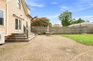 21 Elm St, Newport, RI 02840 - Photo 5