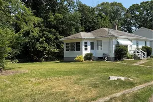 101 Iroquois Rd, Cumberland, RI 02864 - Photo 3