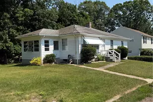 101 Iroquois Rd, Cumberland, RI 02864 - Photo 1