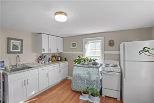 32 Houston Ave, Newport, RI 02840 - Photo 35