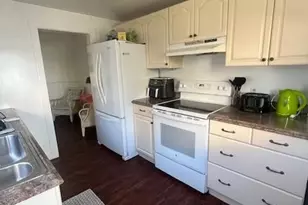 13 Brewer St, Newport, RI 02840 - Photo 7