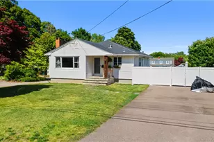 8 Longvue Ave, Westerly, RI 02891 - Photo 3