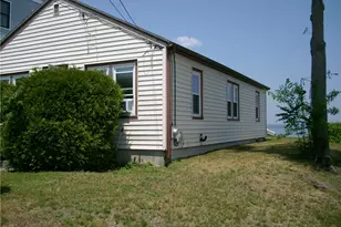 300 Shawomet Ave, Warwick, RI 02889 - Photo 3
