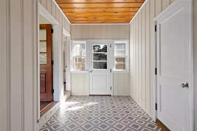 16 Garden Street, Portsmouth, RI 02871 - Photo 5
