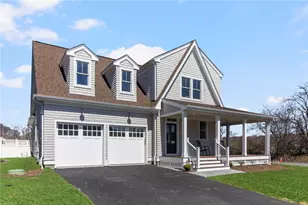 5 Lookout Ln, Portsmouth, RI 02871 - Photo 1