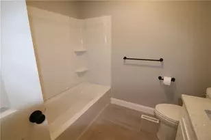 35 Glendale Rd, Tiverton, RI 02787 - Photo 11