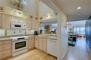 204 Bellevue Ct, Narragansett, RI 02882 - Photo 15