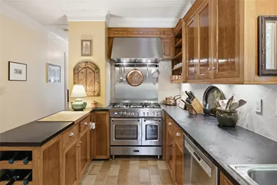 6 Brooks Avenue, Newport, RI 02840 - Photo 11