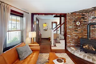 32 S Fair St, Warwick, RI 02888 - Photo 5