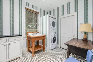 33 Beacon Hill Rd, Newport, RI 02840 - Photo 5