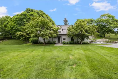 33 Beacon Hill Road, Newport, RI 02840 - Photo 1