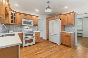180 Poppasquash Rd, Bristol, RI 02809 - Photo 11