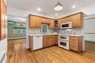 180 Poppasquash Rd, Bristol, RI 02809 - Photo 11